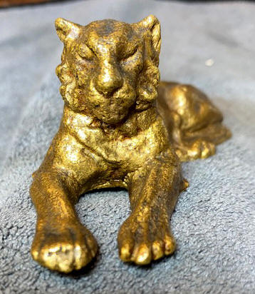 Lioness paperweight Tfifany studios